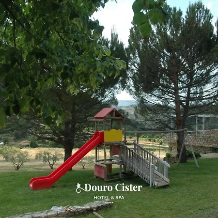 Ośrodek wypoczynkowy Douro Cister 4*