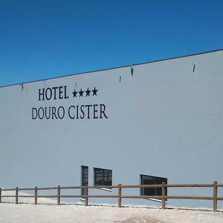 Ośrodek wypoczynkowy Douro Cister 4*